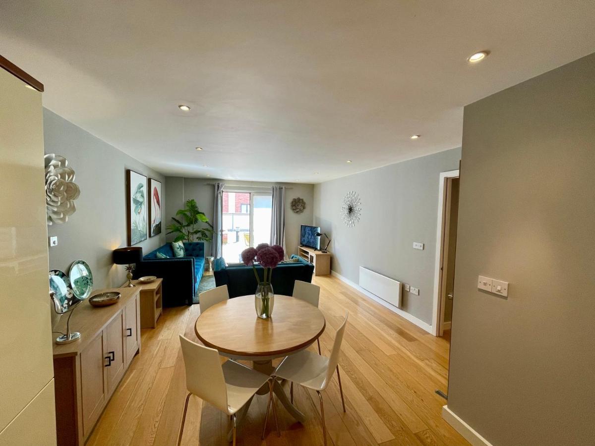 Stunning 2-Bed Town Centre Apartment - Hosted By Hutch Lifestyle Leamington Spa Exterior foto